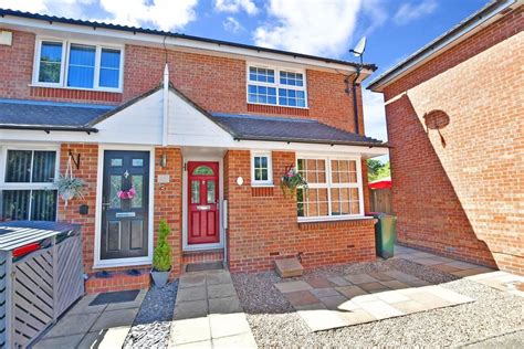 Avon Close Surrey 3 Bed End Of Terrace House 2 300 Pcm 531 Pw