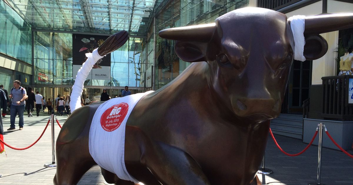 Birmingham Amp 39 S Famous Bull Statue Dressed To Impress Birmingham Live