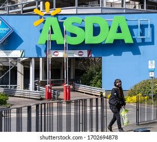 Birmingham Uk 2020 Asda Supermarket Lady Stock Photo 1702694878