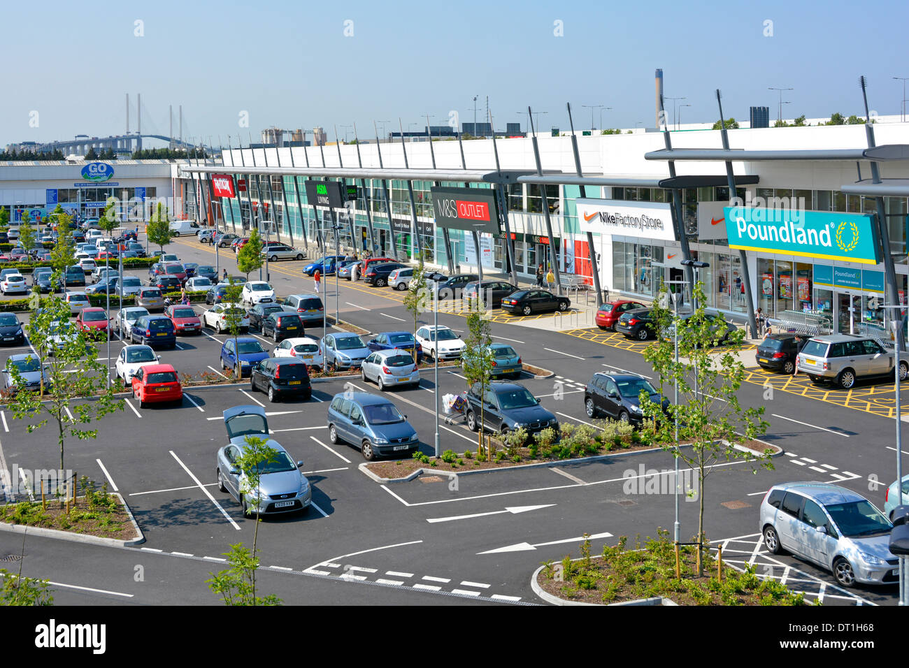 Free Car Parking Facilities At Lakeside Retail Park Shopping Centre