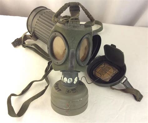 German World War 2 Gas Mask Complete And Identified 1977671607