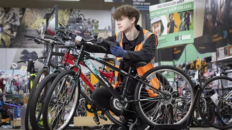 Halfords Slashes Profit Guidance As Weak Customer Confidence Hits