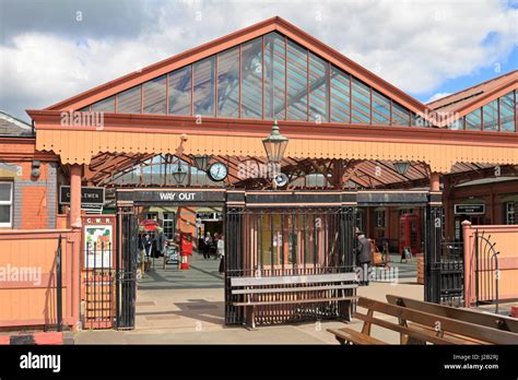 Kidderminster Station Stock Photo Alamy