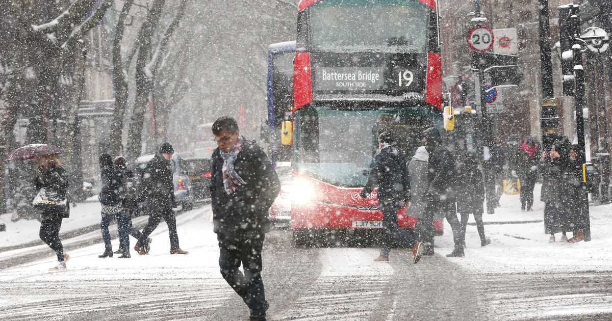 Live Snow Falls Across The Midlands Weather And Travel Updates