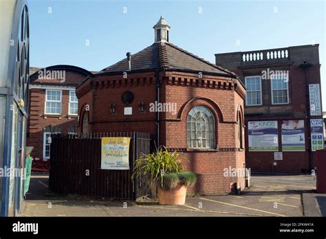 The Former Gas Governor House Cotteridge Birmingham West Midlands England Uk Stock Photo