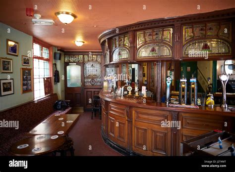 Victorian Pub Victorian Hi Res Stock Photography And Images Alamy