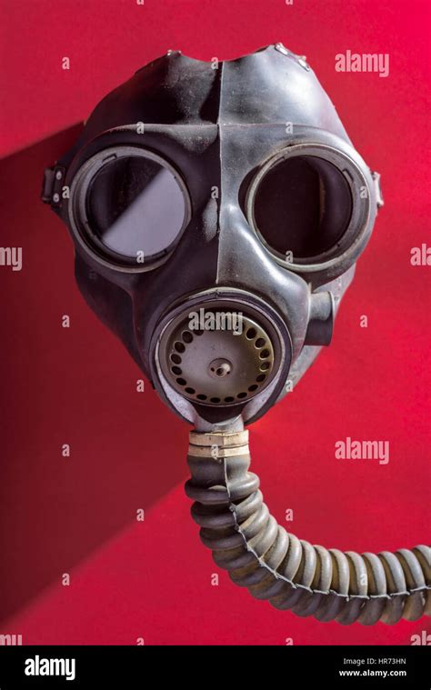 Ww2 Gas Mask High Resolution Stock Photography And Images Alamy